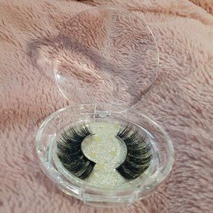 1 Pair: Fluffy - Fake Lashes With Cute Star Case